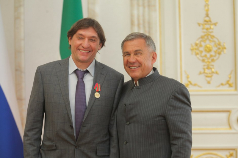 Рустам Минниханов &mdash; &laquo;Синтезу&raquo;: &laquo;Вы заслуженно стали чемпионами&raquo;