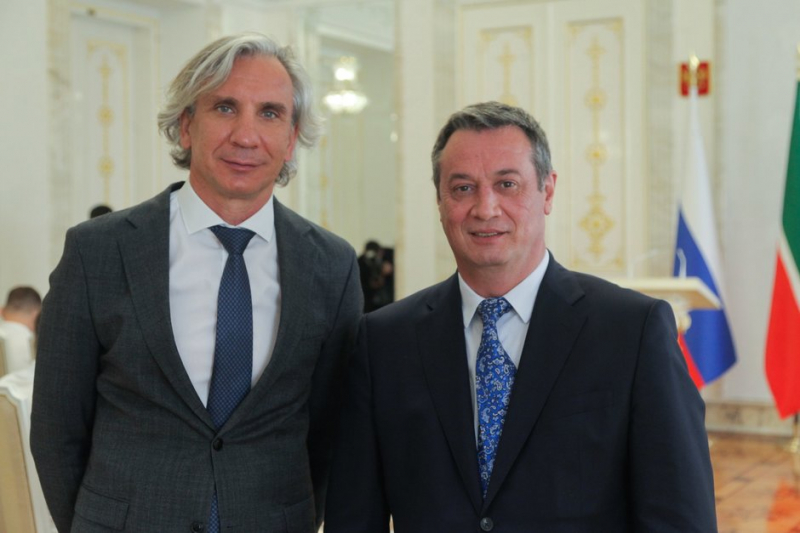 Рустам Минниханов &mdash; &laquo;Синтезу&raquo;: &laquo;Вы заслуженно стали чемпионами&raquo;