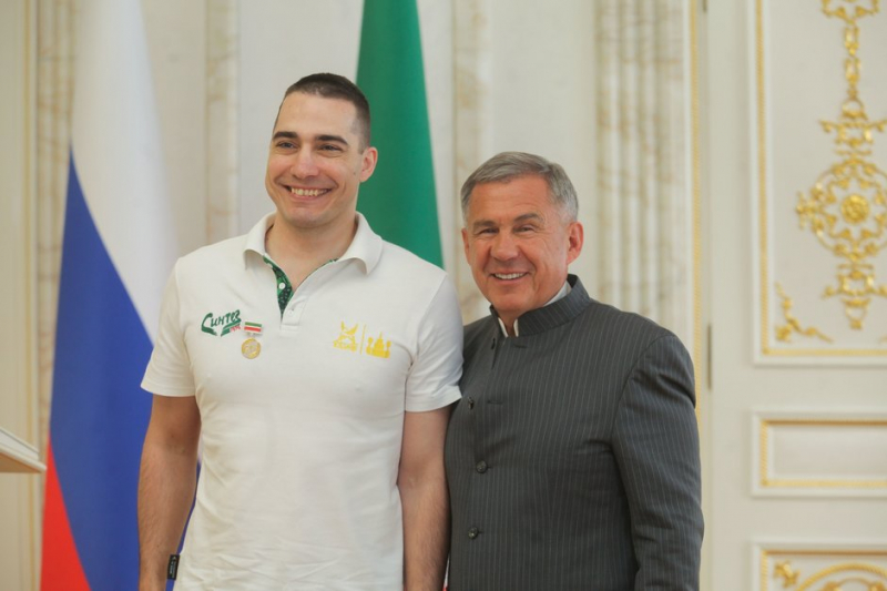 Рустам Минниханов &mdash; &laquo;Синтезу&raquo;: &laquo;Вы заслуженно стали чемпионами&raquo;