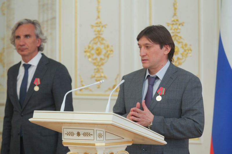 Рустам Минниханов &mdash; &laquo;Синтезу&raquo;: &laquo;Вы заслуженно стали чемпионами&raquo;