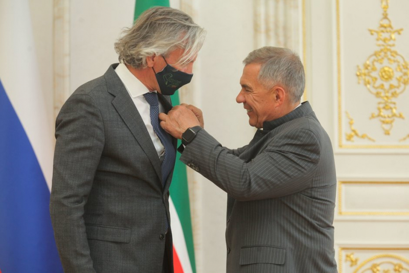 Рустам Минниханов &mdash; &laquo;Синтезу&raquo;: &laquo;Вы заслуженно стали чемпионами&raquo;