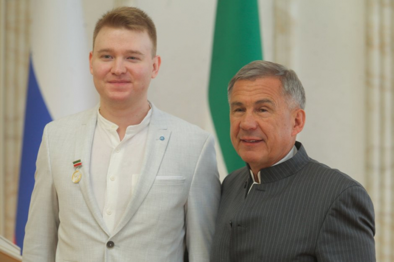 Рустам Минниханов &mdash; &laquo;Синтезу&raquo;: &laquo;Вы заслуженно стали чемпионами&raquo;