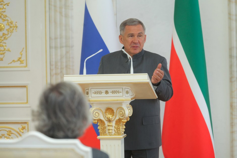 Рустам Минниханов &mdash; &laquo;Синтезу&raquo;: &laquo;Вы заслуженно стали чемпионами&raquo;