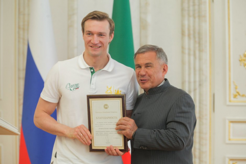 Рустам Минниханов &mdash; &laquo;Синтезу&raquo;: &laquo;Вы заслуженно стали чемпионами&raquo;