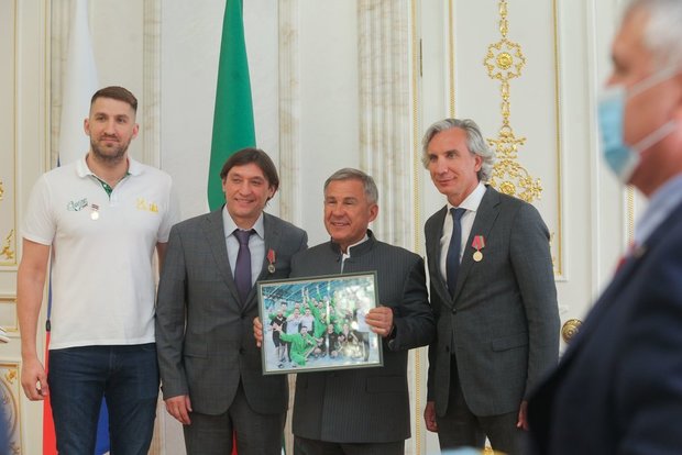 События недели: Путин запустил Aurus, Мишустин приехал на КАМАЗ, а в Казани взялись за самокатчиков