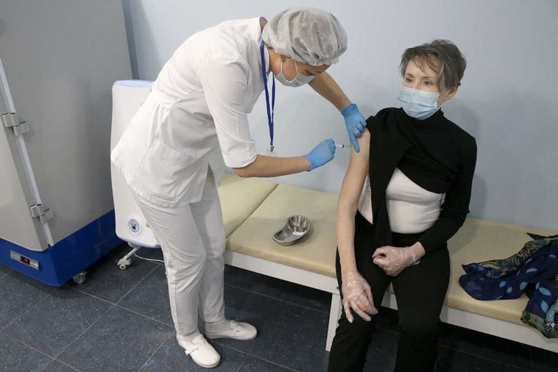 В Минздраве оценили необходимость ревакцинации от COVID-19