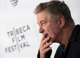 Алеку Болдуину грозит тюрьма: убийство на съемках обрастает новыми подробностями