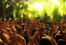 Более трети россиян одобряют введение QR-кодов в местах проведения массовых мероприятиях