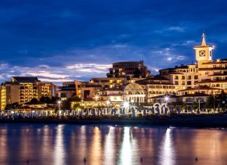 Болгария отменила требование ПЦР-теста для привитых и переболевших россиян