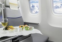 Бортпроводницы рассказали, как можно бесплатно пересесть из эконома в бизнес-класс