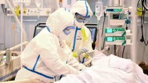 Эксперт назвал наиболее восприимчивые к «Дельта»-штамму категории людей