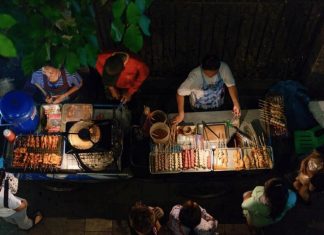 Эксперты назвали три причины, по которым уличная еда в Таиланде так популярна