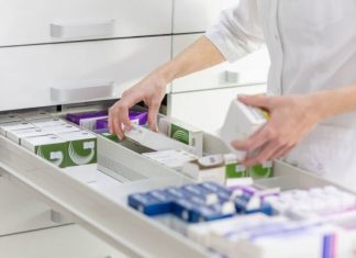 Фармацевт рассказала, как можно экономить на лекарствах