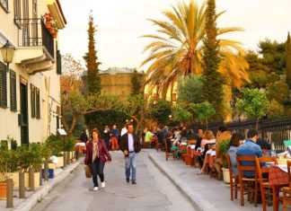 Греция приравняет не получивших вовремя бустерную дозу вакцины к непривитым