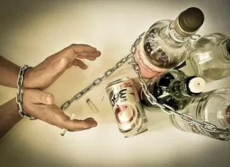 Когда необходимо обращаться в наркологическую клинику: признаки и пути помощи