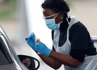 «Колючий» симптом: Врач из ЮАР назвала отличительный признак омикрона