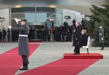 Меркель пояснила, почему у нее в 2019 году были приступы дрожи