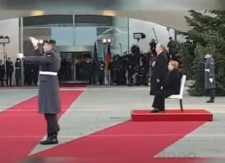 Меркель пояснила, почему у нее в 2019 году были приступы дрожи