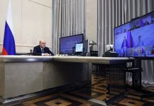 Михаил Мишустин призвал активнее информировать граждан о вакцинации