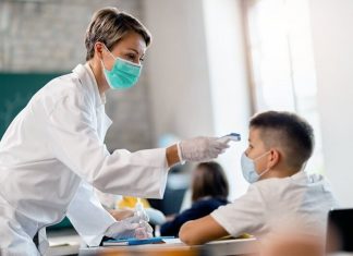 Минздрав рекомендовал возобновить регулярные медосмотры в школах