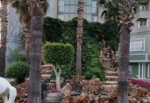 «Мир» принимают даже в продуктовых палатках: туристка рассказывает об отдыхе в Турции