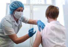 Мурашко назвал сроки ревакцинации в условиях «омикрона»