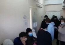 «Несогласованный митинг»: Собчак показала очередь в российскую поликлинику