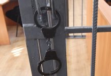 Омбудсмены предложили сажать несговорчивых при разводе родителей: детей — в детдом