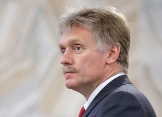 Песков назвал условие отмены ограничений и QR-кодов