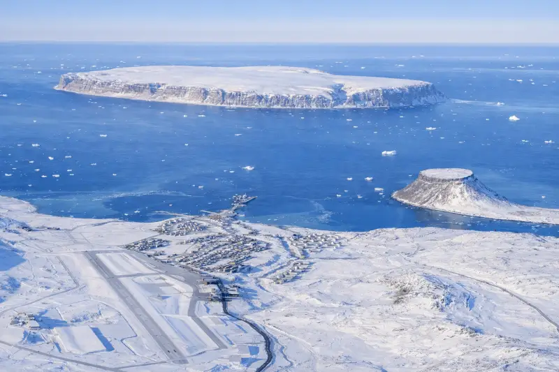 Почему президент Трамп передумал присоединять Гренландию силой