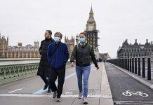 Попова заявила о стремительном распространении «омикрона» по миру