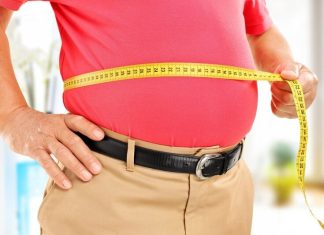 Ученые назвали основную причину появления жира на животе