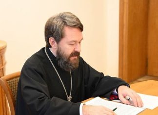 В РПЦ высказались о приговоре подростку, прикурившему от свечи в храме