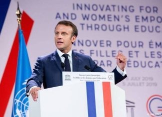 Вояж Макрона: «тайные договоренности» с Путиным, которых не было