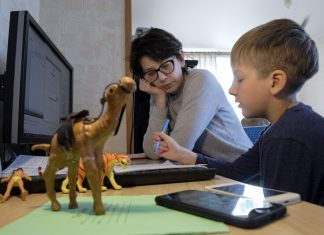 Врач Колесов: В пандемию стало больше детей с мышечными болями в спине