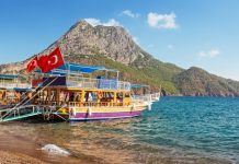 Вымогательство, таракан в номере и грязь на пляже: турист делится возмущенным отзывом об отдыхе в Турции