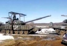 Защищенные от «Джавелинов» российские танки замечены в 10 км от Украины