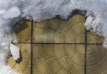 Жителей нескольких российских регионов предупредили о «погодном цунами»